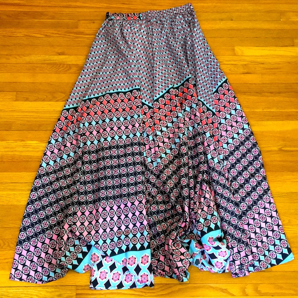 Mix Nouveau FULL LENGHT FULL CIRCLE SKIRT SIZE M/L
